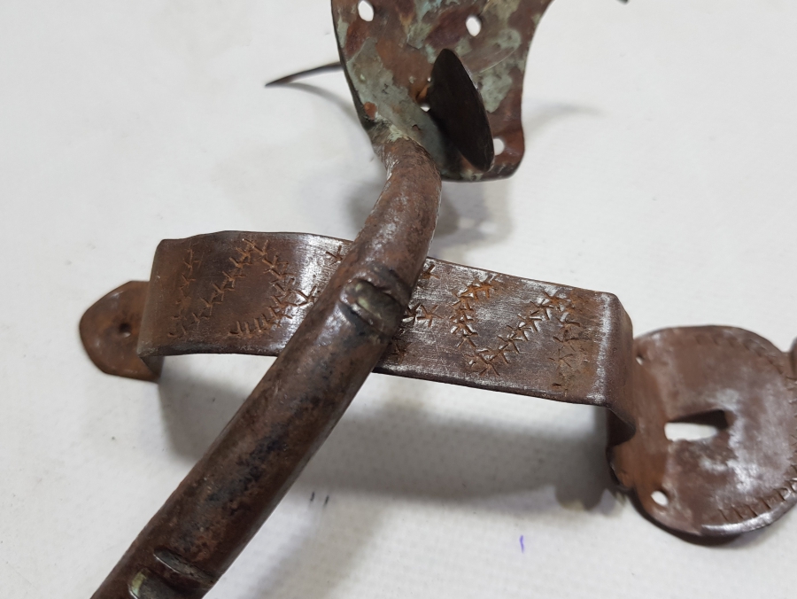 OSMANLI DÖNEMİ İKİ ADET TEKKE KAPI TUTMACI