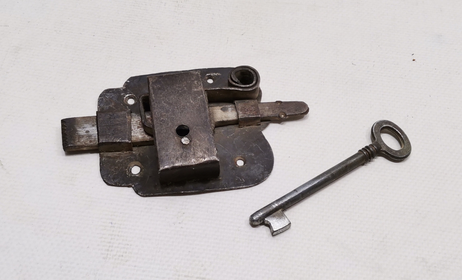 ORİJİNAL ANAHTARIYLA OSMANLI DÖNEMİ KAPI KİLİDİ