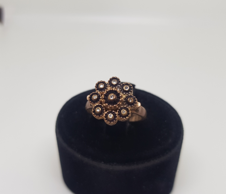 ELMAS TAŞLI PAPATYA MODEL YÜZÜK