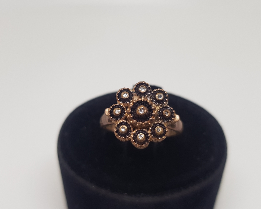 ELMAS TAŞLI PAPATYA MODEL YÜZÜK