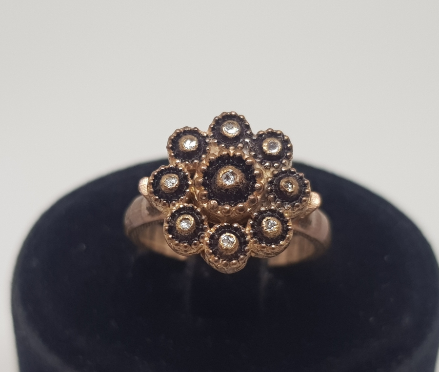 ELMAS TAŞLI PAPATYA MODEL YÜZÜK