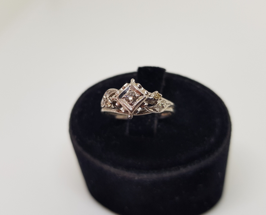 KARE MODEL PIRLANTA TAŞLI YÜZÜK