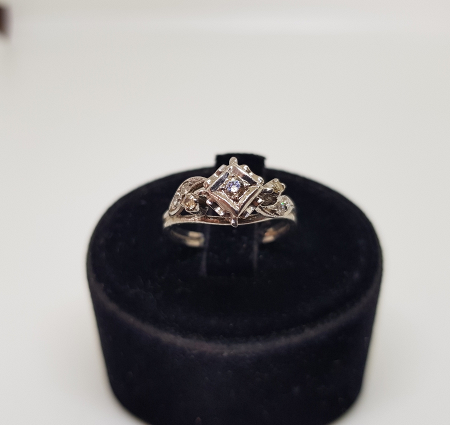 KARE MODEL PIRLANTA TAŞLI YÜZÜK