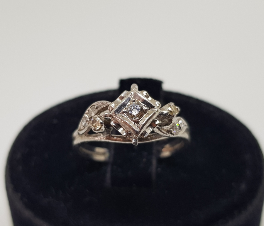 KARE MODEL PIRLANTA TAŞLI YÜZÜK