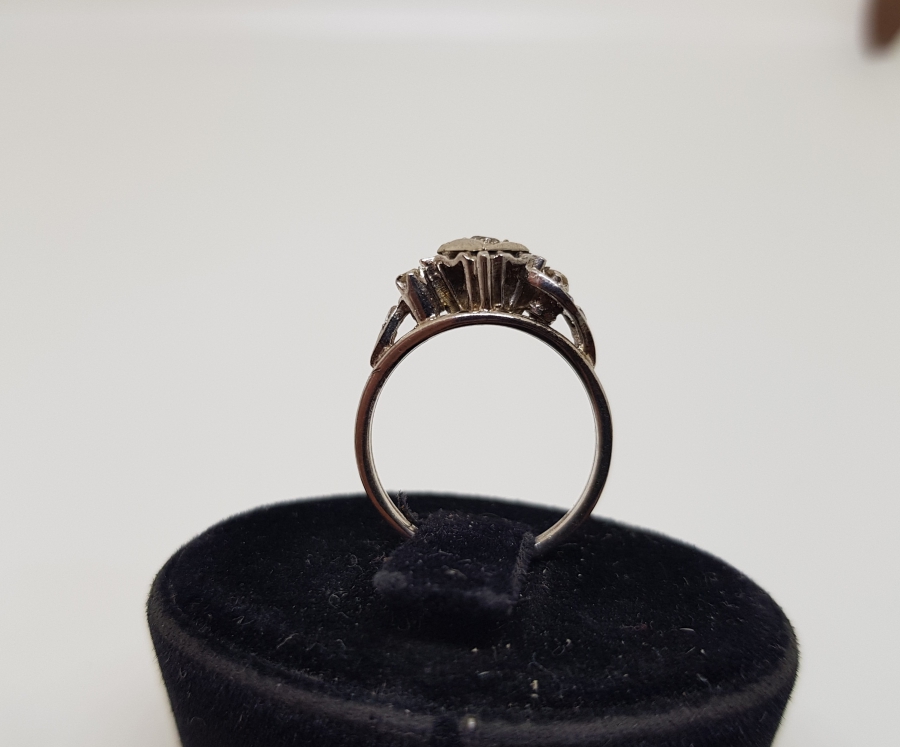 KARE MODEL PIRLANTA TAŞLI YÜZÜK