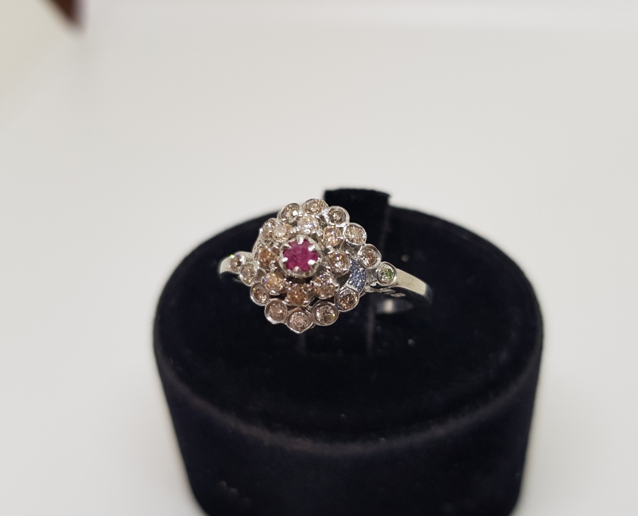 PIRLANTA VE YAKUT TAŞLI DÖNERLİ MODEL YÜZÜK