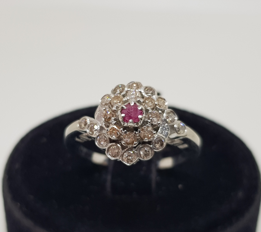 PIRLANTA VE YAKUT TAŞLI DÖNERLİ MODEL YÜZÜK