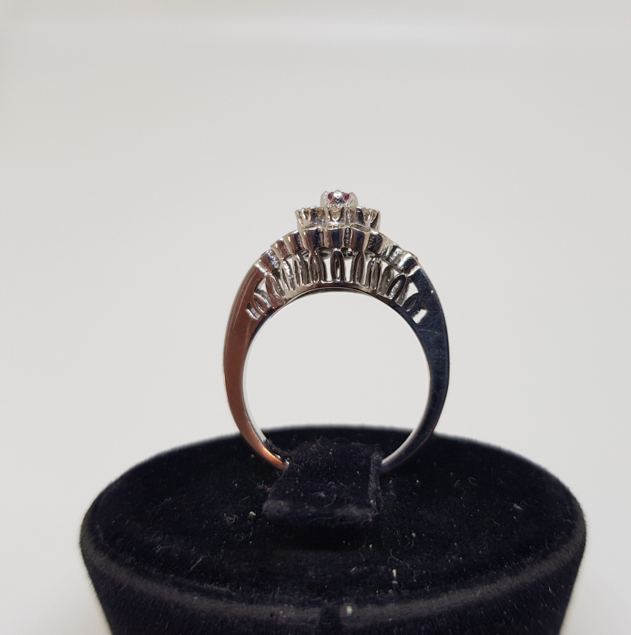 PIRLANTA VE YAKUT TAŞLI DÖNERLİ MODEL YÜZÜK