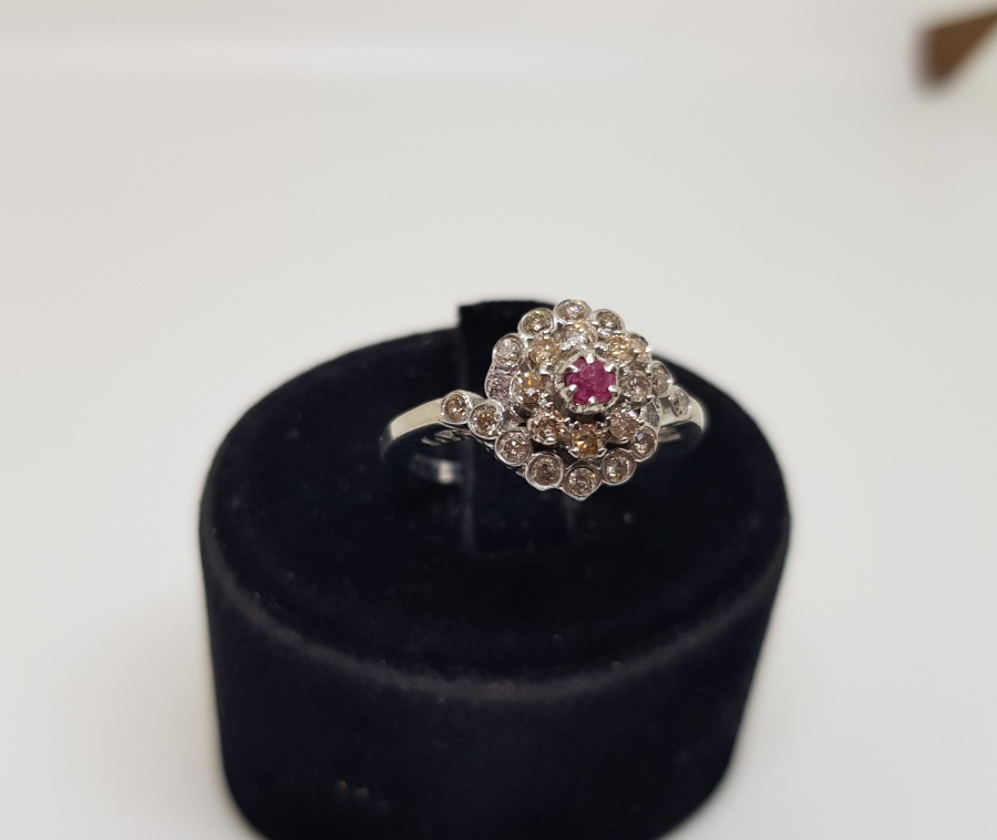 PIRLANTA VE YAKUT TAŞLI DÖNERLİ MODEL YÜZÜK