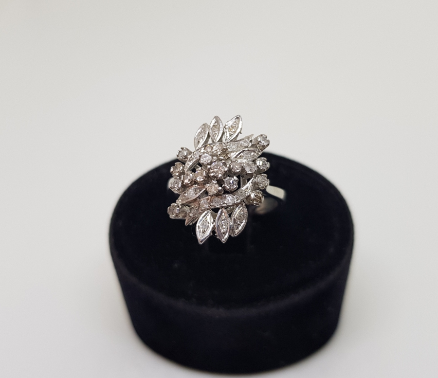 PIRLANTA TAŞLI YAPRAKLI MODEL YÜZÜK