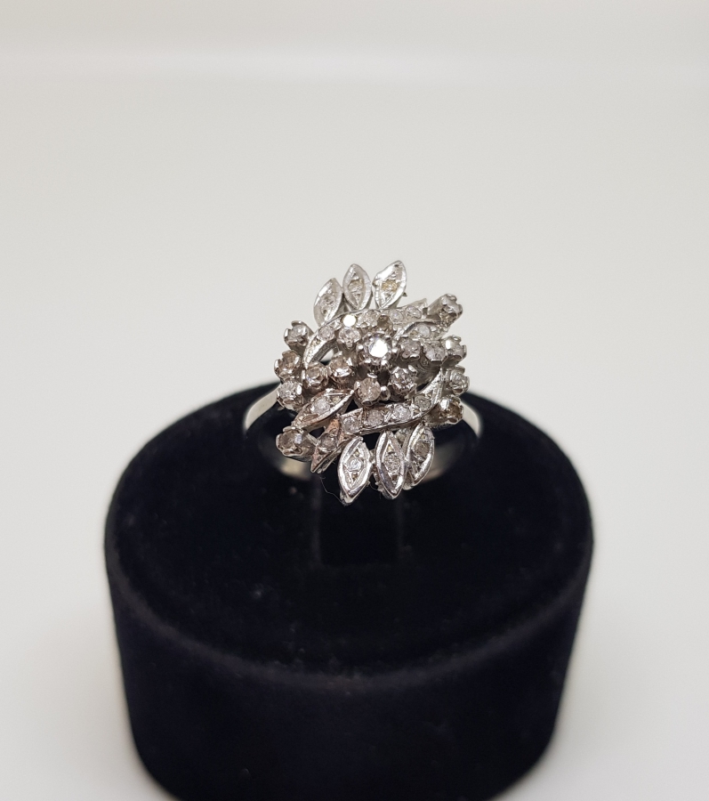 PIRLANTA TAŞLI YAPRAKLI MODEL YÜZÜK