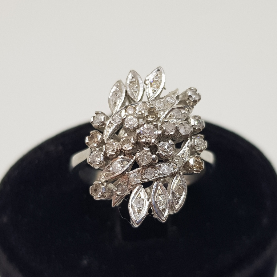 PIRLANTA TAŞLI YAPRAKLI MODEL YÜZÜK