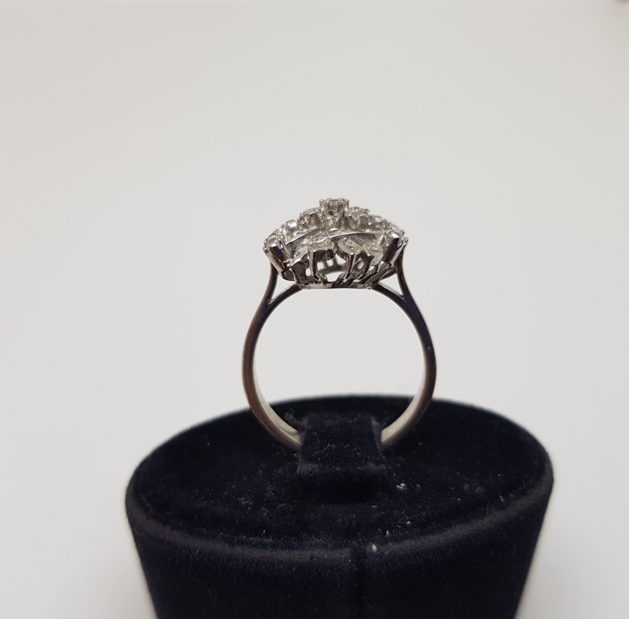 PIRLANTA TAŞLI YAPRAKLI MODEL YÜZÜK