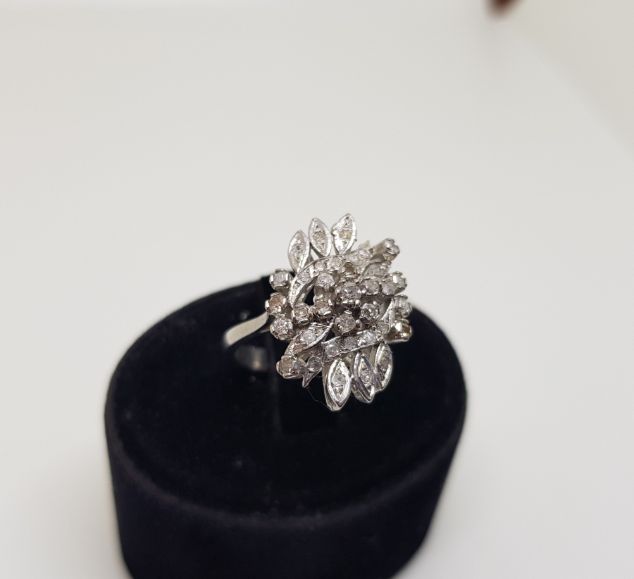 PIRLANTA TAŞLI YAPRAKLI MODEL YÜZÜK