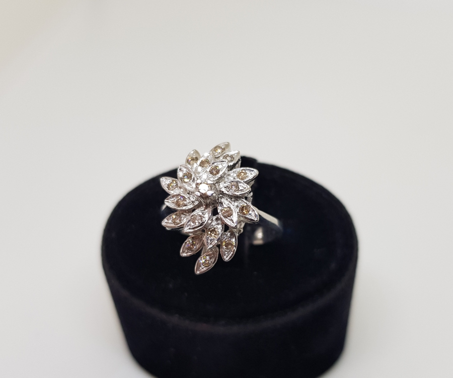 PIRLANTA TAŞLI RÜZGARGÜLÜ MODEL YÜZÜK