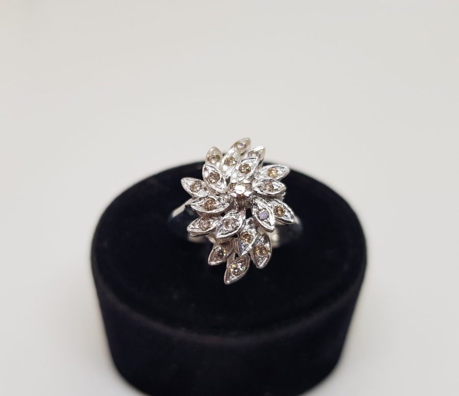 PIRLANTA TAŞLI RÜZGARGÜLÜ MODEL YÜZÜK