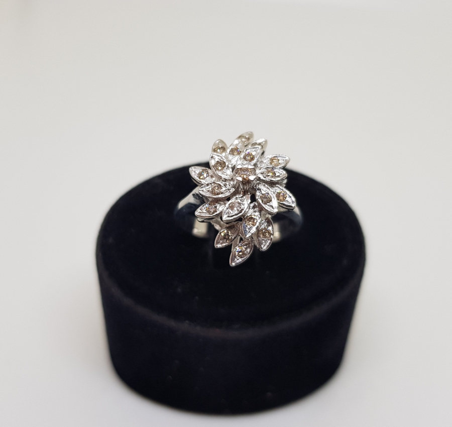 PIRLANTA TAŞLI RÜZGARGÜLÜ MODEL YÜZÜK