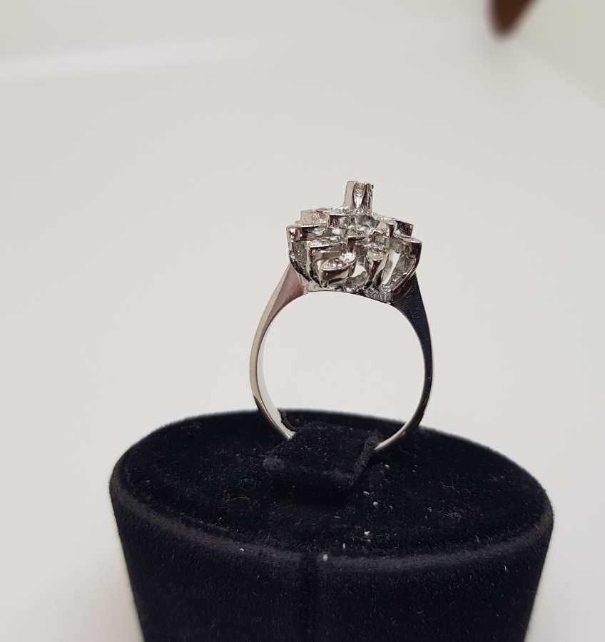 PIRLANTA TAŞLI RÜZGARGÜLÜ MODEL YÜZÜK