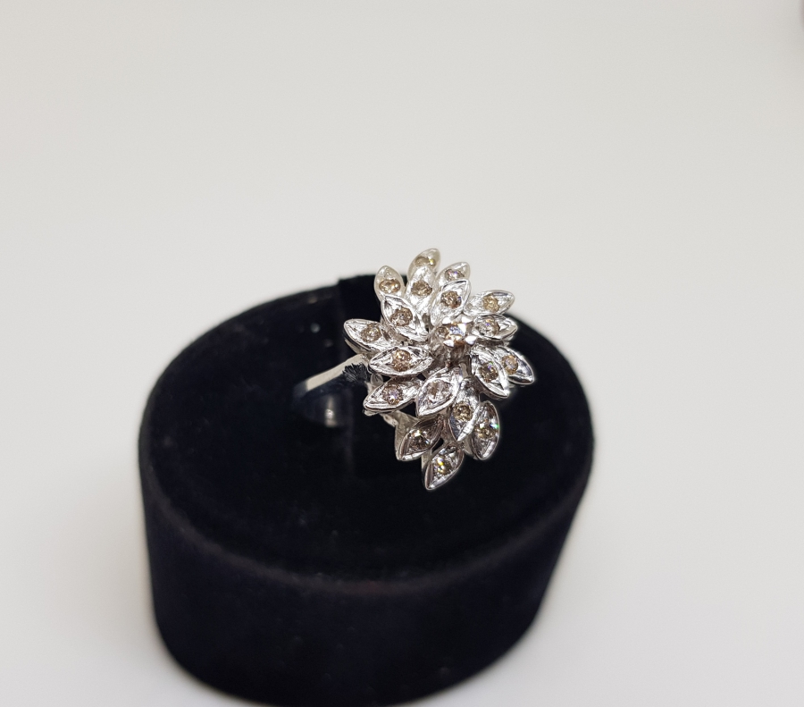 PIRLANTA TAŞLI RÜZGARGÜLÜ MODEL YÜZÜK