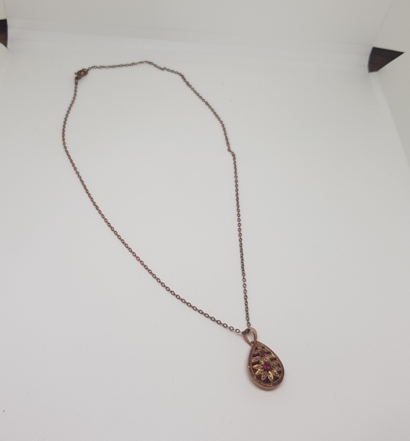 ÇİÇEKLİ MODEL ELMAS VE AMETİST TAŞLI KOLYE