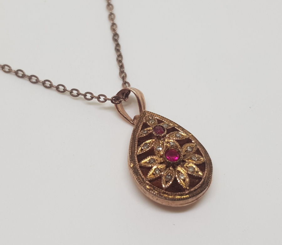 ÇİÇEKLİ MODEL ELMAS VE AMETİST TAŞLI KOLYE