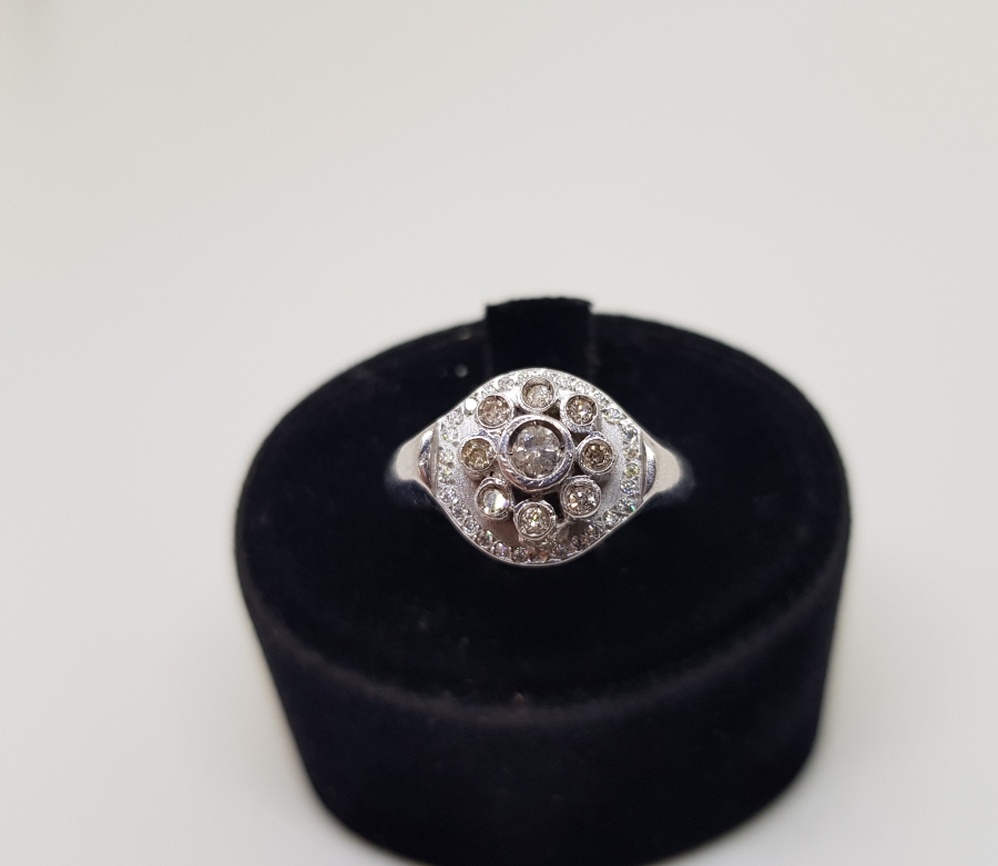 PIRLANTA TAŞLI DİVANHANE ÇİVİSİ MODEL YÜZÜK