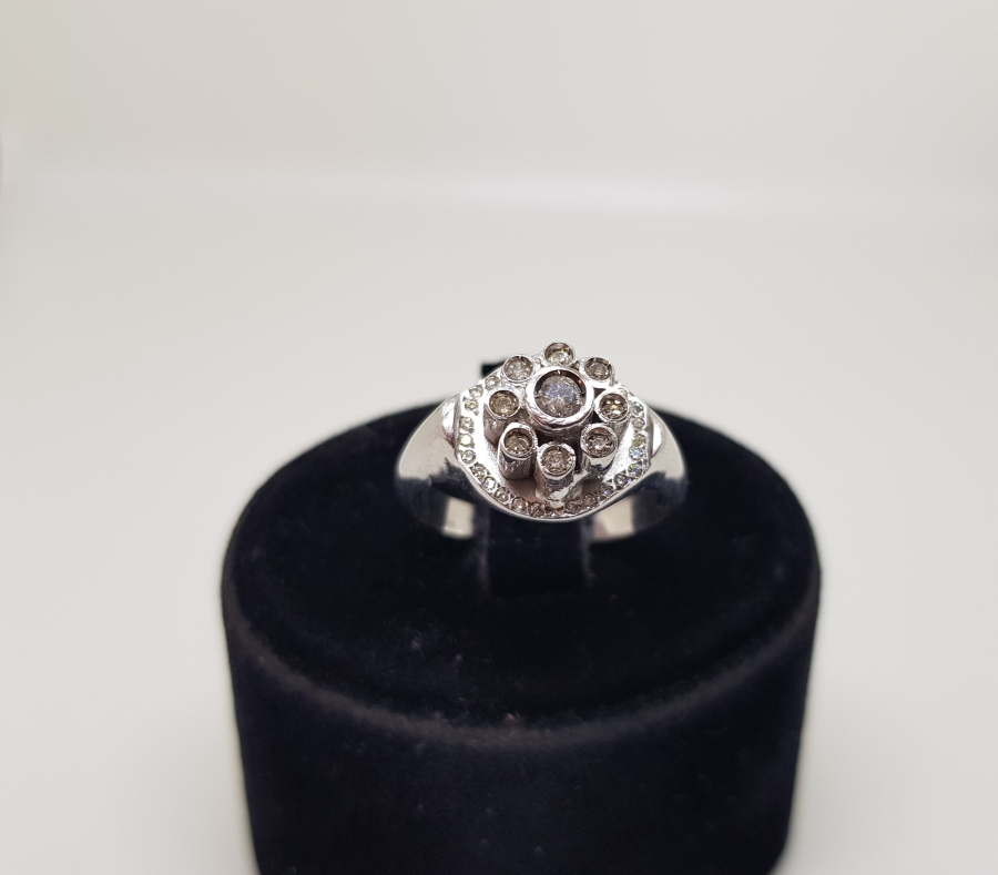 PIRLANTA TAŞLI DİVANHANE ÇİVİSİ MODEL YÜZÜK