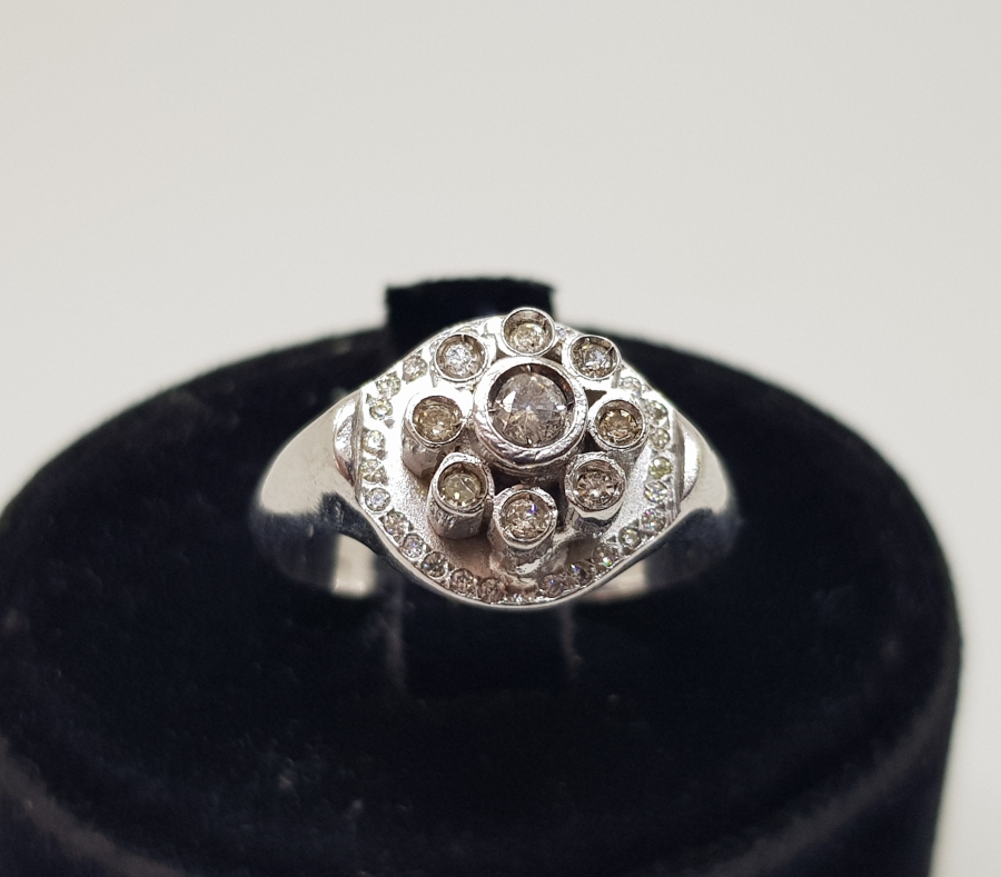 PIRLANTA TAŞLI DİVANHANE ÇİVİSİ MODEL YÜZÜK