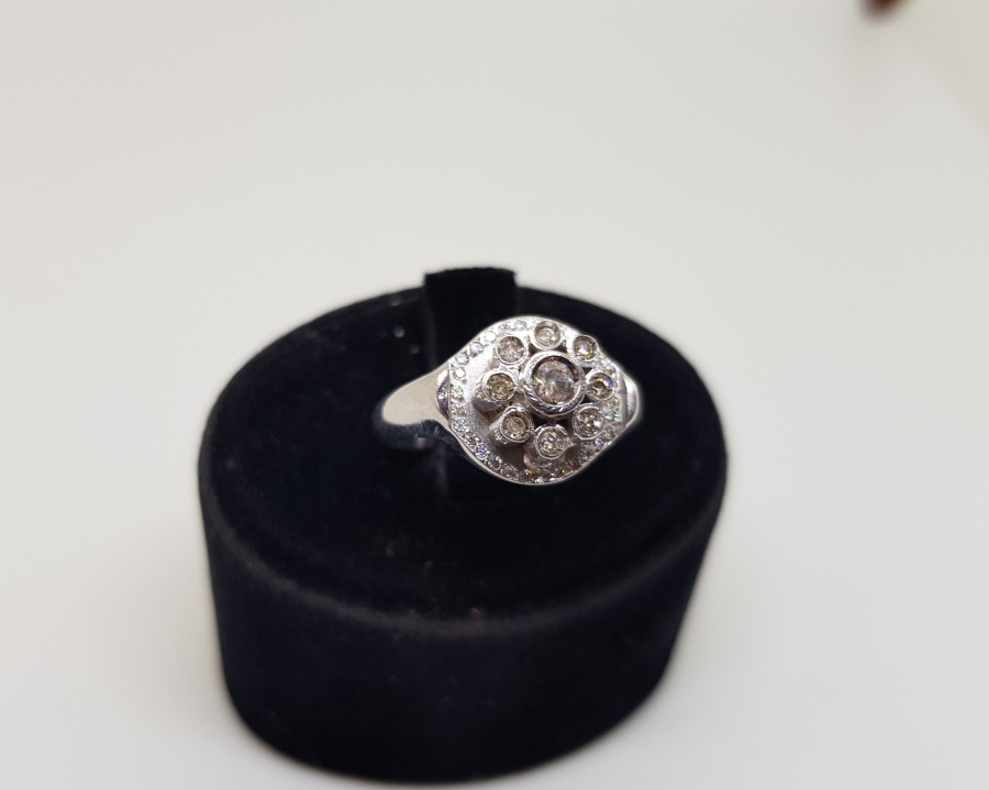 PIRLANTA TAŞLI DİVANHANE ÇİVİSİ MODEL YÜZÜK