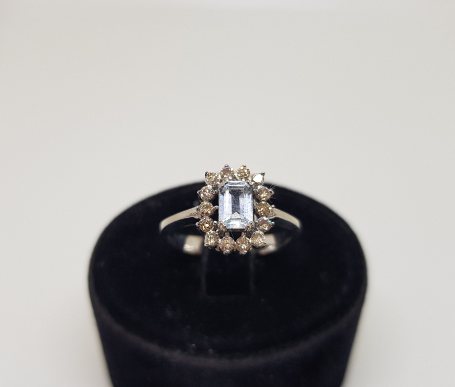 PIRLANTA TAŞLARLA SÜSLÜ BAGET MODELİ YÜZÜK