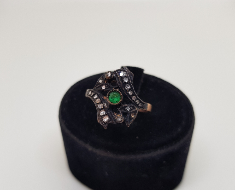 ZÜMRÜT VE ELMAS TAŞLI GİRİT MODELİ YÜZÜK