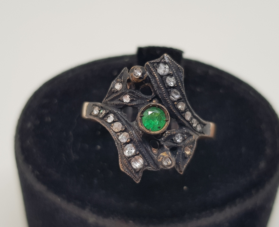 ZÜMRÜT VE ELMAS TAŞLI GİRİT MODELİ YÜZÜK