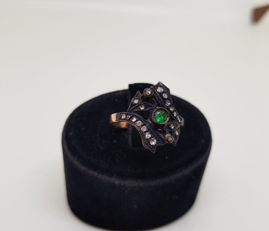 ZÜMRÜT VE ELMAS TAŞLI GİRİT MODELİ YÜZÜK