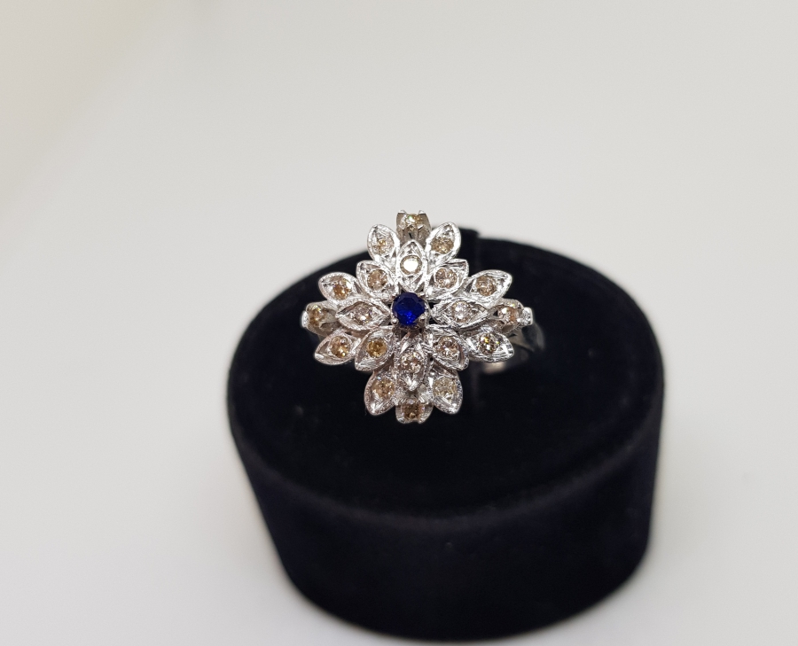 BÜYÜK YAPRAK MODELİ PIRLANTA VE SAFİR TAŞLI YÜZÜK