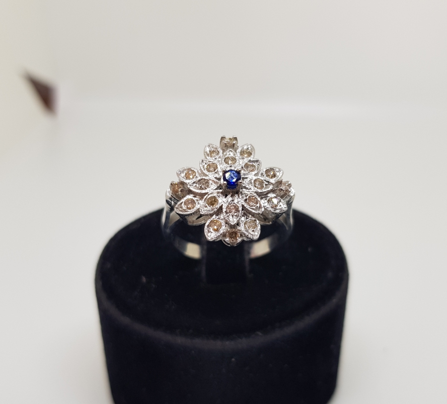 BÜYÜK YAPRAK MODELİ PIRLANTA VE SAFİR TAŞLI YÜZÜK