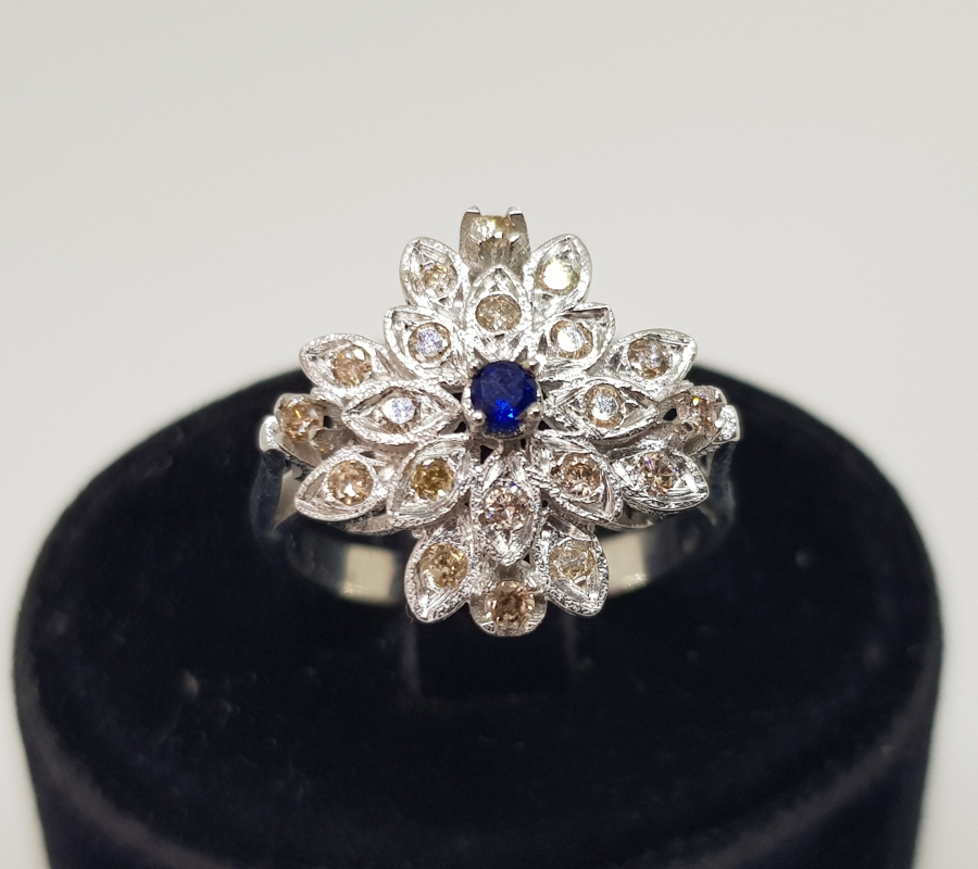 BÜYÜK YAPRAK MODELİ PIRLANTA VE SAFİR TAŞLI YÜZÜK