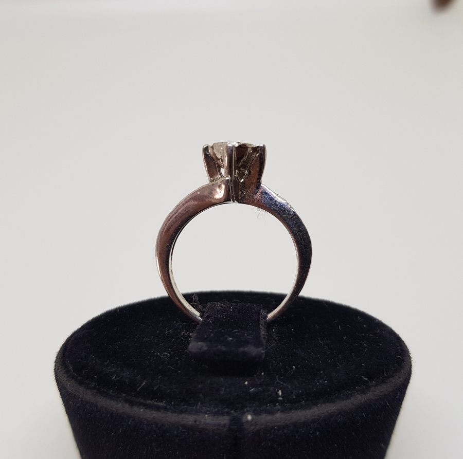 YAYIK TEK TAŞ MODELİ PIRLANTA TAŞLI YÜZÜK