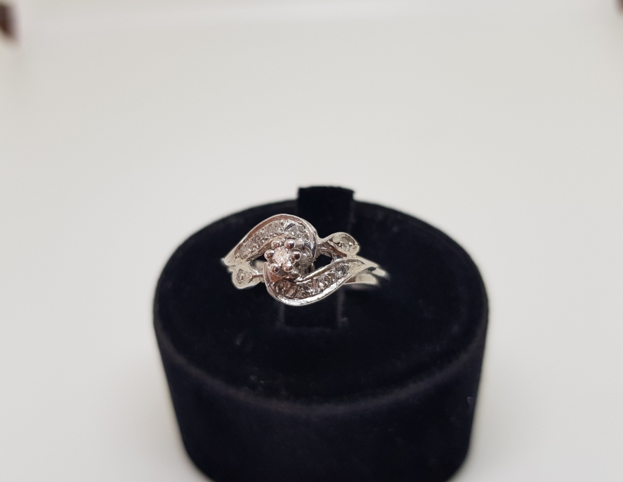 SONSUZLUK MODELİ PIRLANTA TAŞLI YÜZÜK