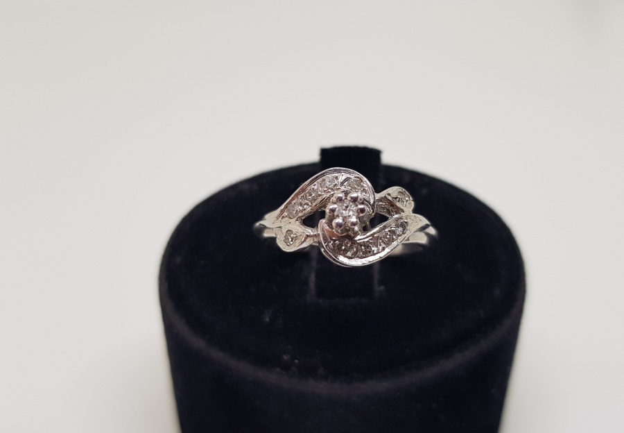 SONSUZLUK MODELİ PIRLANTA TAŞLI YÜZÜK