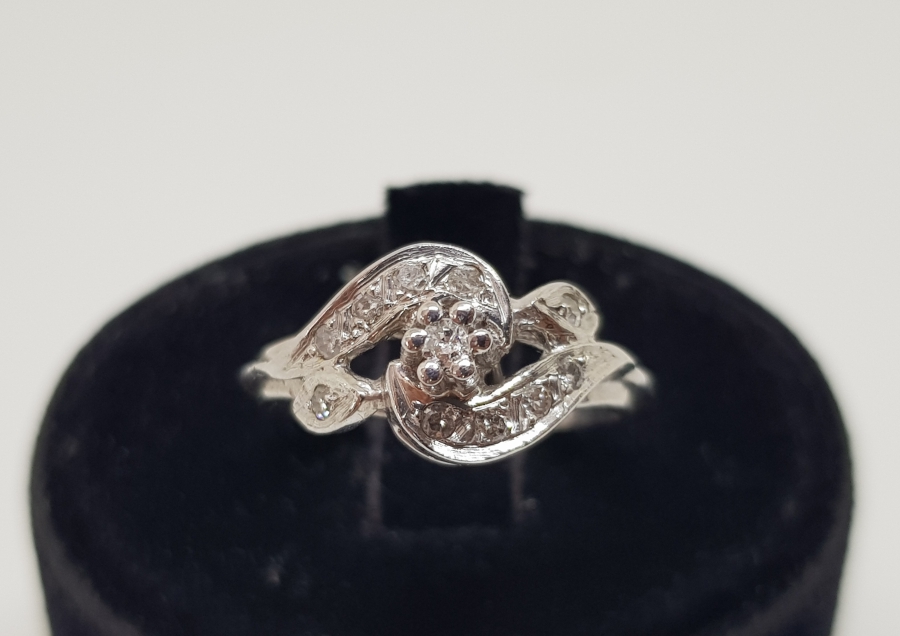 SONSUZLUK MODELİ PIRLANTA TAŞLI YÜZÜK