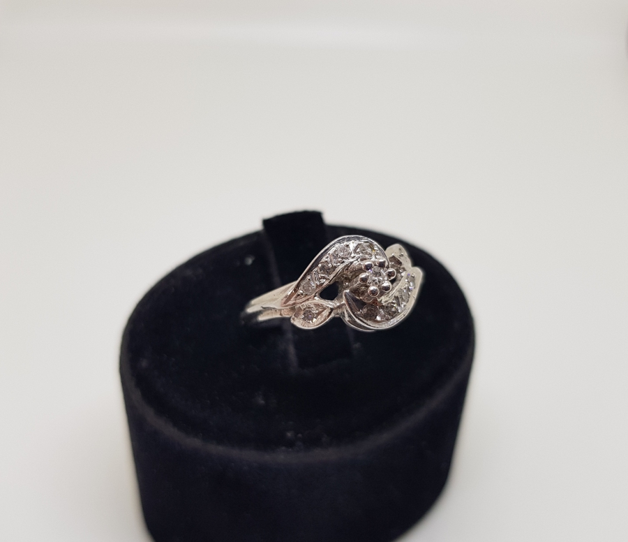 SONSUZLUK MODELİ PIRLANTA TAŞLI YÜZÜK