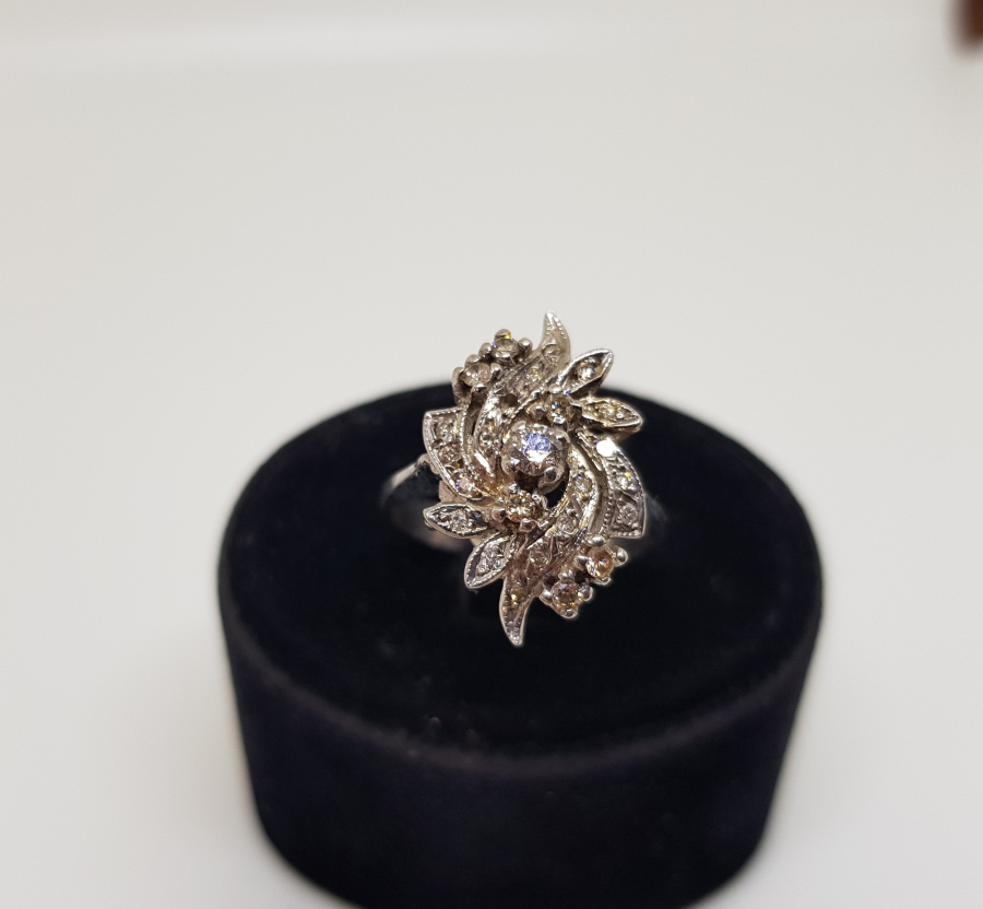 SARMAŞIK MODEL PIRLANTA TAŞLI YÜZÜK