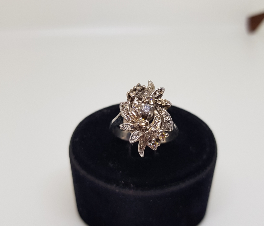 SARMAŞIK MODEL PIRLANTA TAŞLI YÜZÜK