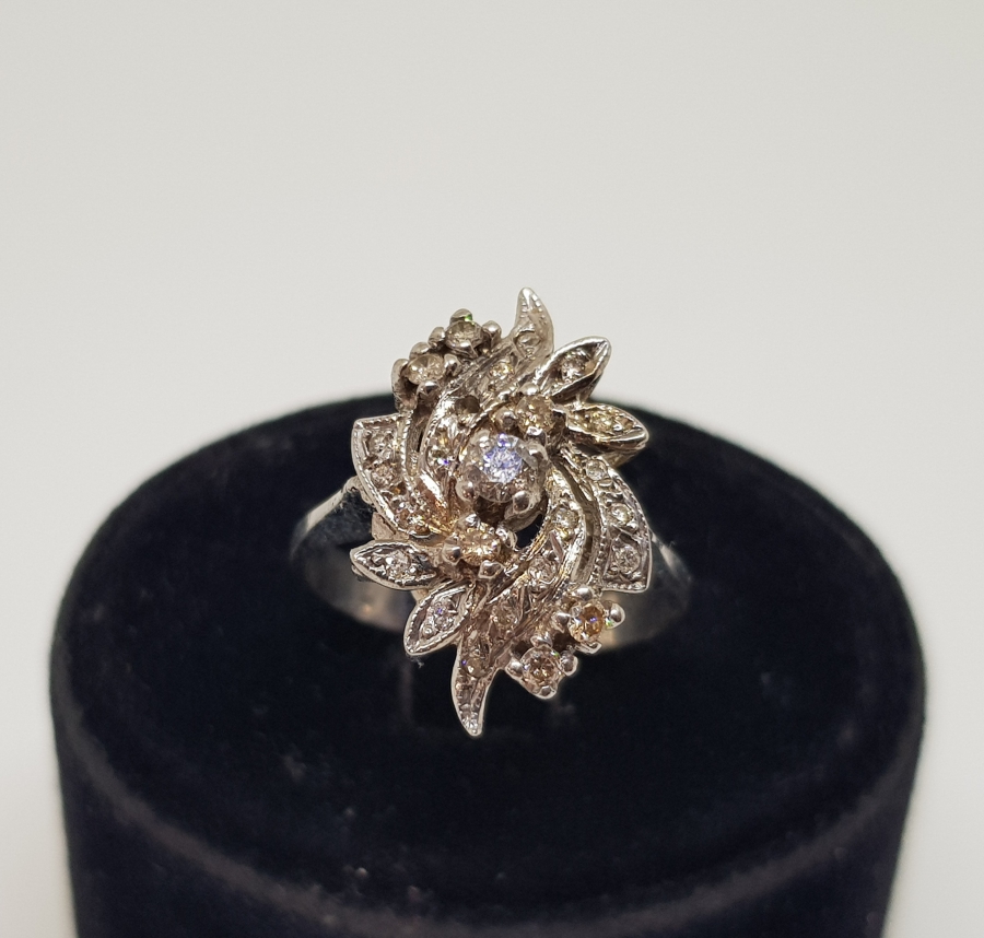 SARMAŞIK MODEL PIRLANTA TAŞLI YÜZÜK