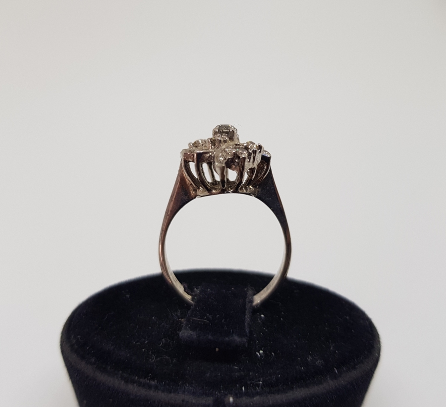 SARMAŞIK MODEL PIRLANTA TAŞLI YÜZÜK