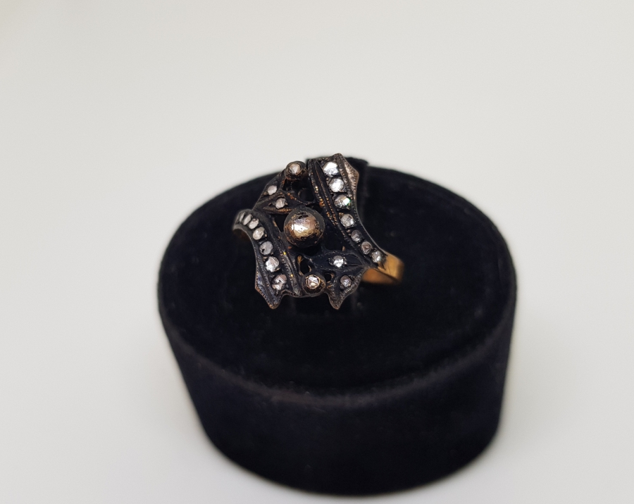 GİRİTLİ MODELİ ELMAS TAŞLI YÜZÜK