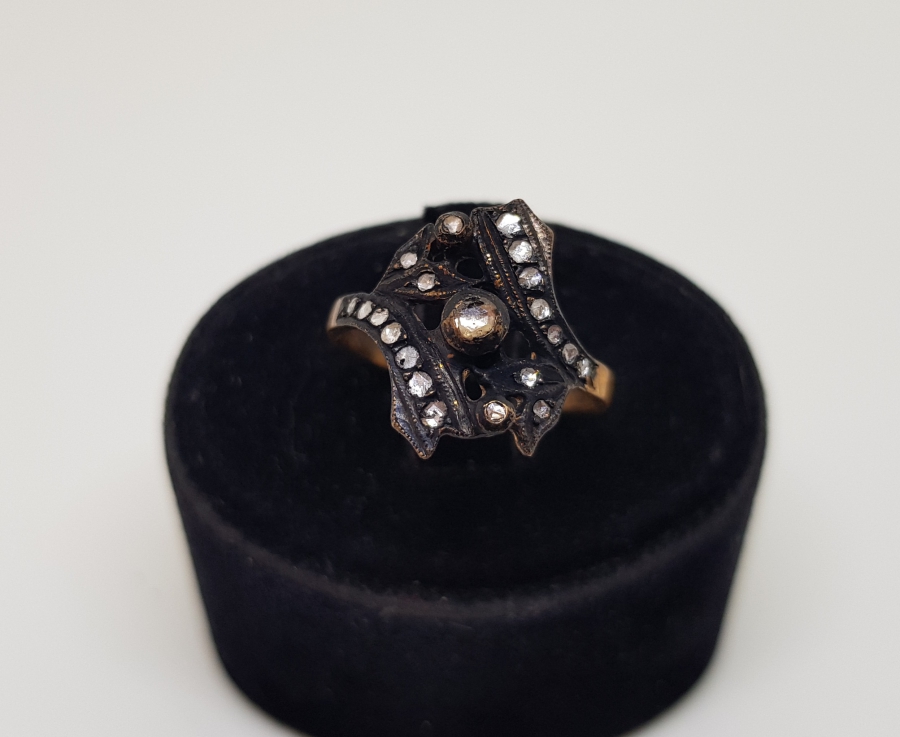 GİRİTLİ MODELİ ELMAS TAŞLI YÜZÜK