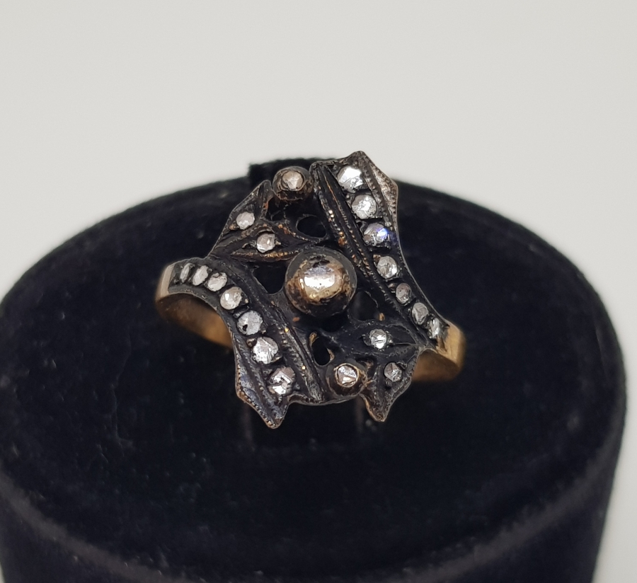 GİRİTLİ MODELİ ELMAS TAŞLI YÜZÜK