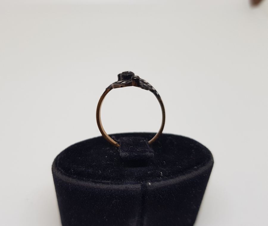 GİRİTLİ MODELİ ELMAS TAŞLI YÜZÜK