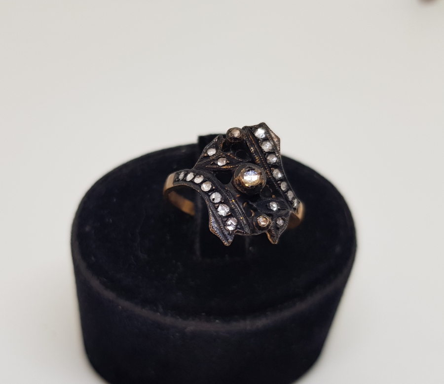 GİRİTLİ MODELİ ELMAS TAŞLI YÜZÜK